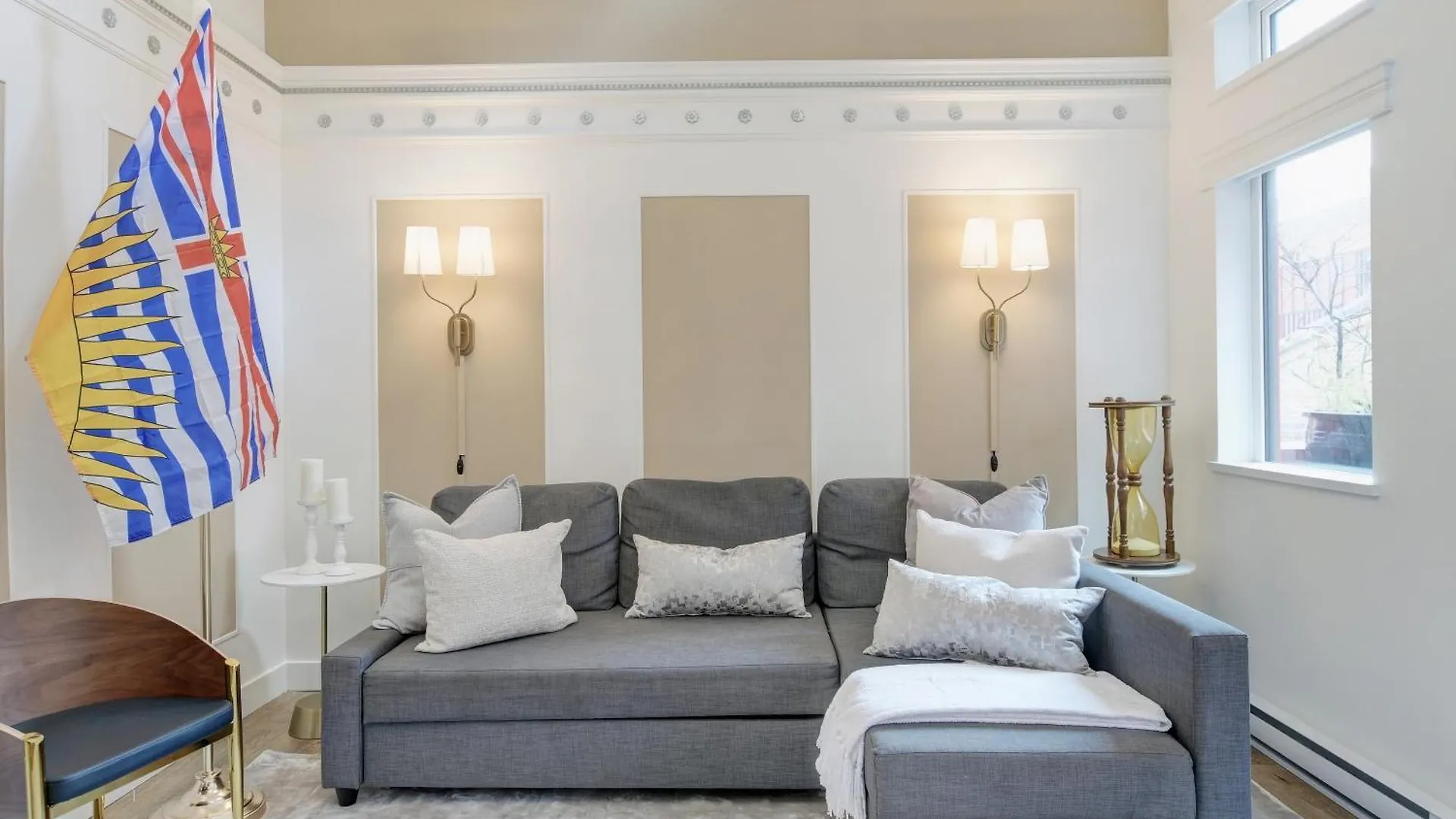 Victoria'S Parliamentary Suite With Private Rooftop Patio & Harbour View