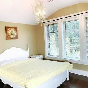Homestay 紧邻magee中学 No 1温哥华市中心舒适优雅独立卫生间套房, Vancouver